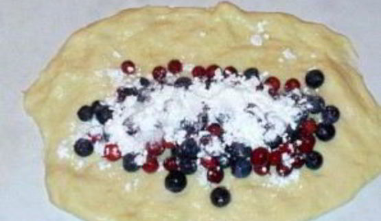 пирожки с черникой на сковороде