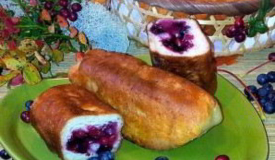 пирожки с черникой на сковороде