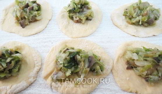 пирожки с капустой и грибами
