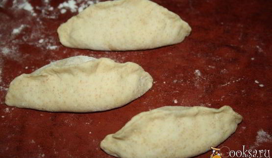 пирожки с капустой и сосисками