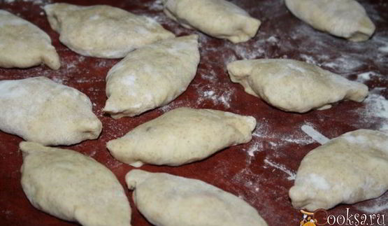 пирожки с капустой и сосисками