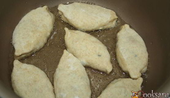 пирожки с капустой и сосисками