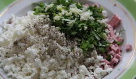 пирожки с колбасой