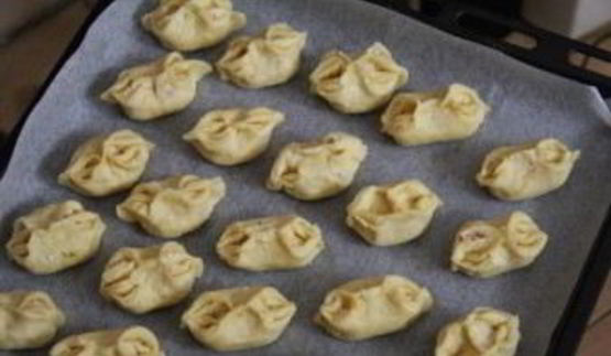 пирожки с колбасой