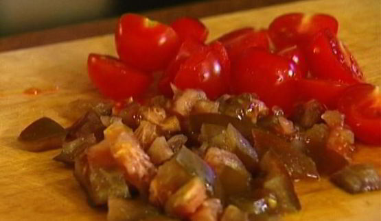 пирожки с козьим сыром, помидорами и базиликом