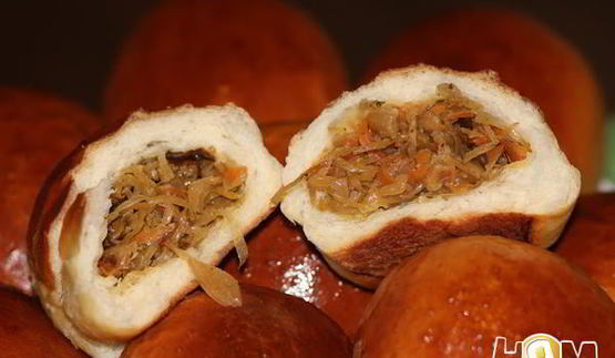пирожки с квашеной капустой и белыми грибами