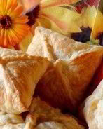 Пирожки с помидорами и базиликом