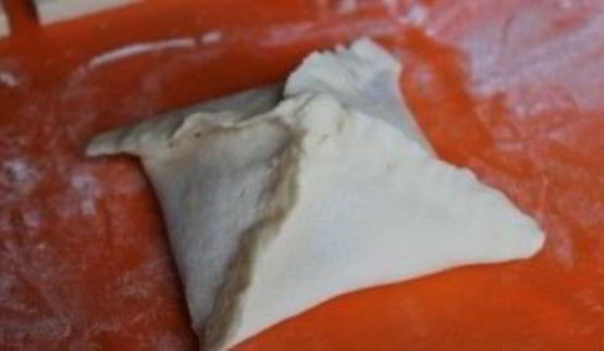 пирожки с помидорами и базиликом