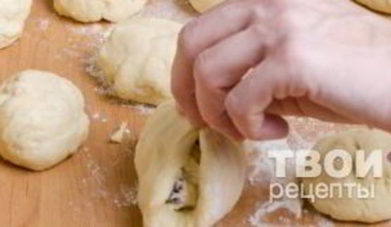 пирожки с творогом и изюмом