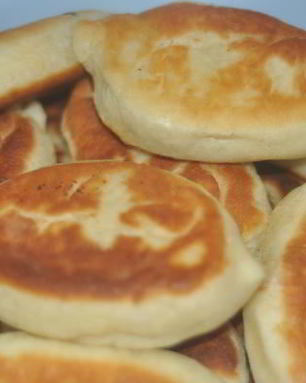 Пирожки с ветчинной, сыром и зеленью