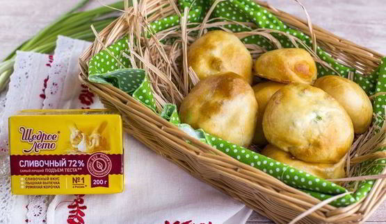 пирожки с зеленым луком и яйцами