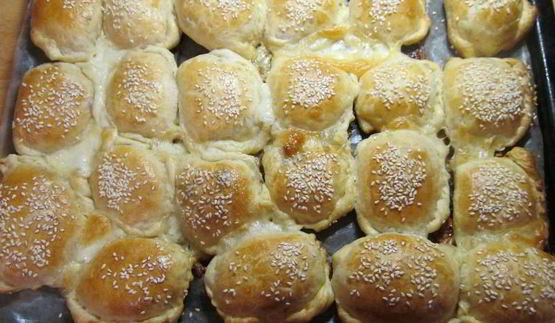 пирожки слоеные конвертики с сыром и ветчиной