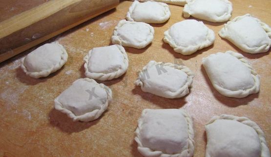 пирожки слоеные конвертики с сыром и ветчиной