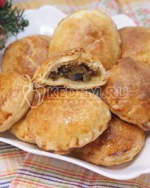 Рождественские пирожки с грибами и курицей