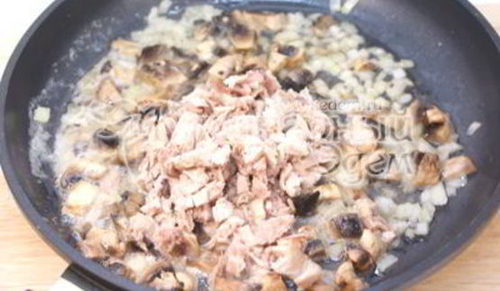 рождественские пирожки с грибами и курицей