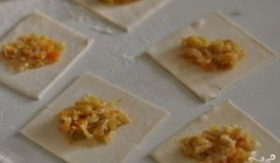 слоеные пирожки с капустой