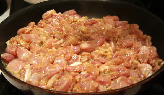 слоеные пирожки с курицей и сыром