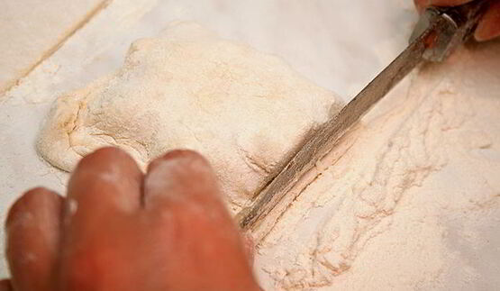 слоеные пирожки с курицей и сыром