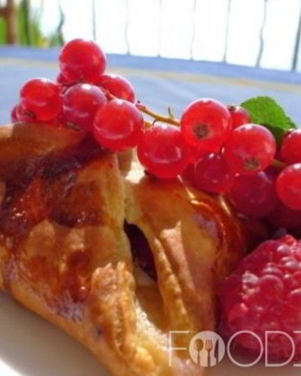 Рецепт слоеных пирожков с малиной