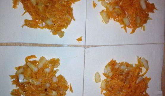 слоеные пирожки с тыквой и репчатым луком