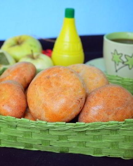 Рецепт творожных пирожков с яблоками и изюмом