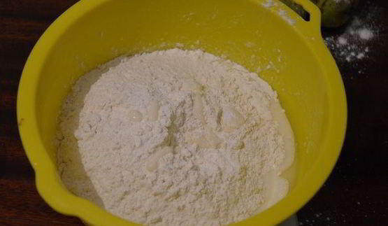 творожные пирожки с яблоками и изюмом