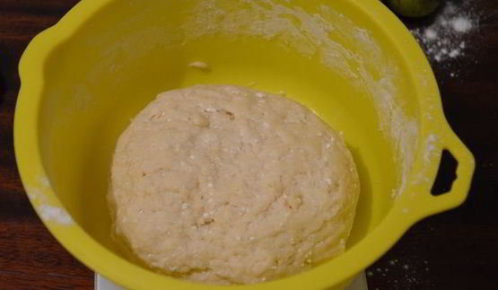 творожные пирожки с яблоками и изюмом