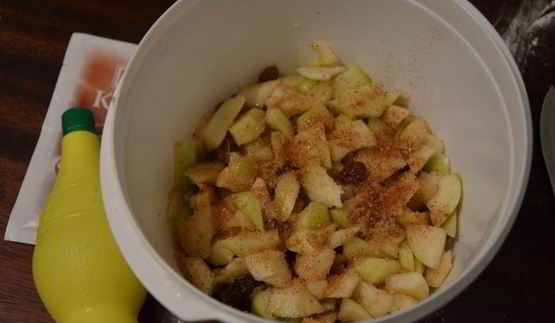 творожные пирожки с яблоками и изюмом