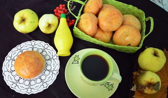 творожные пирожки с яблоками и изюмом