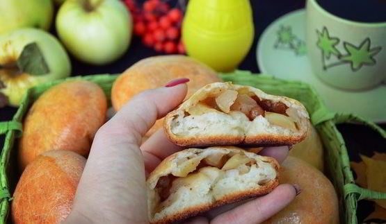 творожные пирожки с яблоками и изюмом