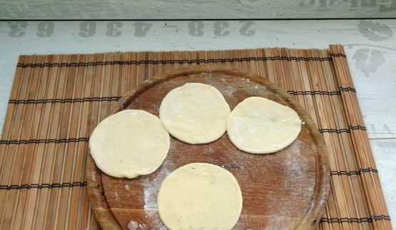 вегетарианские пирожки баоцзы с капустой и грибами