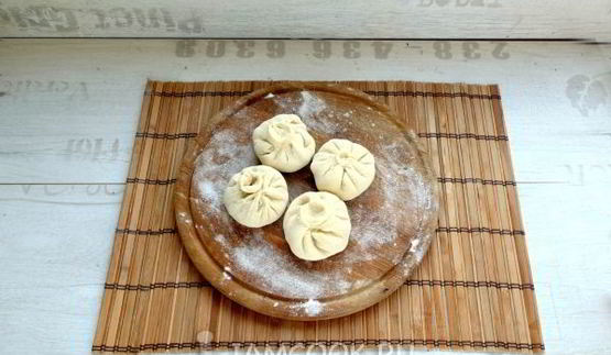 вегетарианские пирожки баоцзы с капустой и грибами