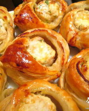 Закусочные пирожки с курицей и сыром