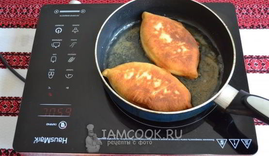 жареные пирожки с капустой