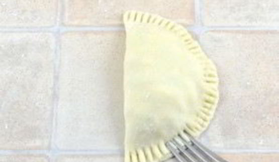 жареные пирожки с курицей