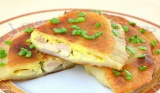 жареные пирожки с курицей