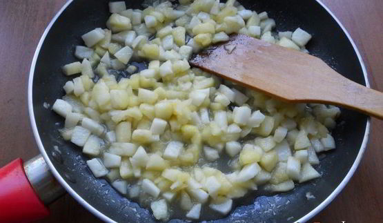 жареные творожные пирожки с яблоками