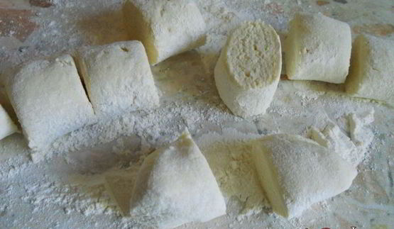 жареные творожные пирожки с яблоками