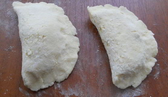 жареные творожные пирожки с яблоками