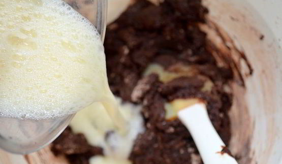 бесподобный брауни с вишней на темном пиве