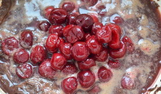 бесподобный брауни с вишней на темном пиве