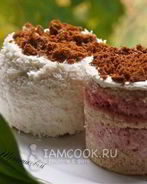 Бисквитные пирожные с клубничным кремом