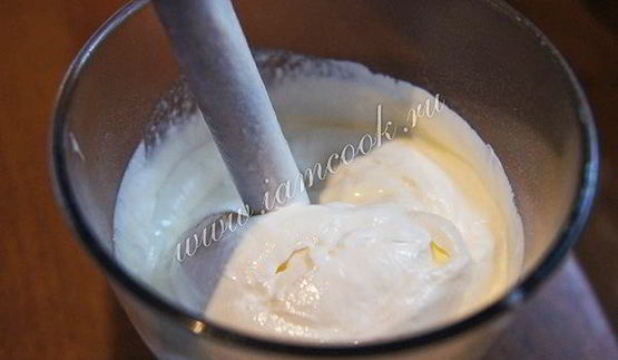 бисквитные пирожные с клубничным кремом