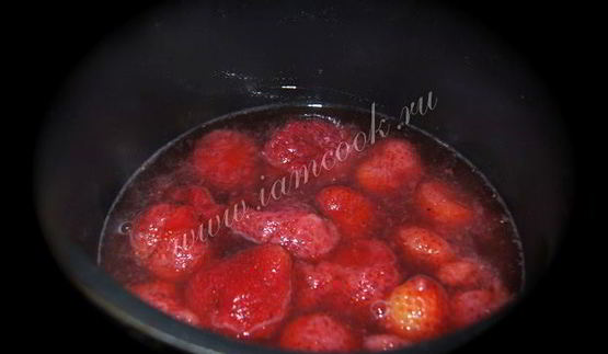 бисквитные пирожные с клубничным кремом