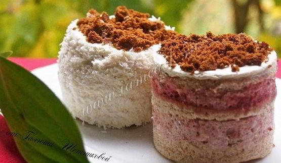 бисквитные пирожные с клубничным кремом