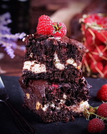 Рецепт брауни с малиной и творожной прослойкой