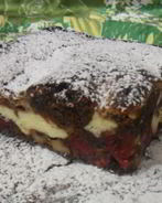 Брауни с вишнями и орехами