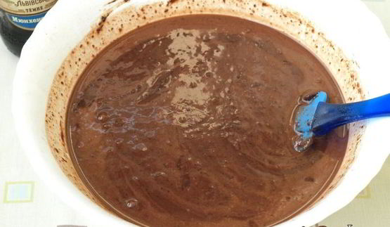 брауни с ягодами на темном пиве