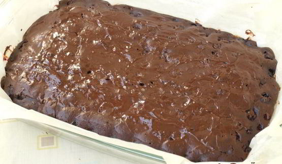 брауни с ягодами на темном пиве