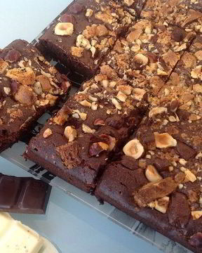 Двойной шоколадный брауни с фундуком